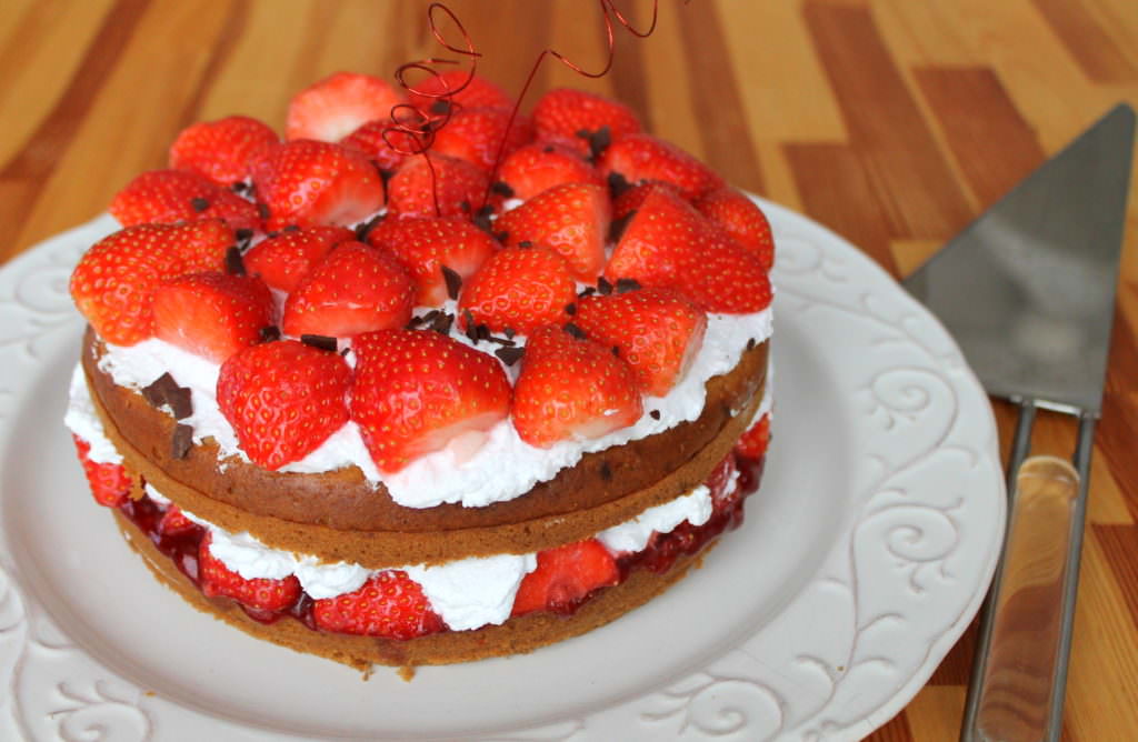 Erdbeer-Sahnekuchen - Tines vegane Backstube